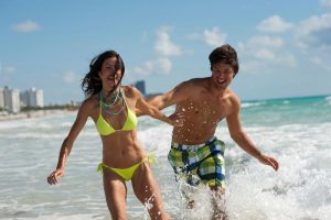 beach couple